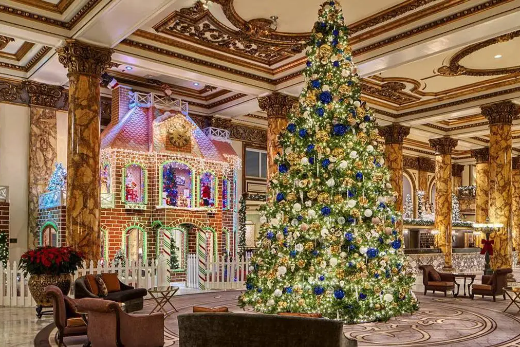 san-francisco-california-usa-fairmont-hotel-gingerbread-house (1)